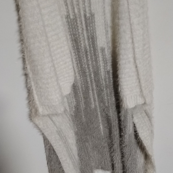 Cozy Knit Sleeveless Sweater Vest - Cream and Gray - Picture 5 of 5